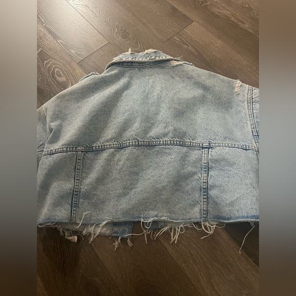 Oversized Cropped Denim Jacket - Picture 3 of 4